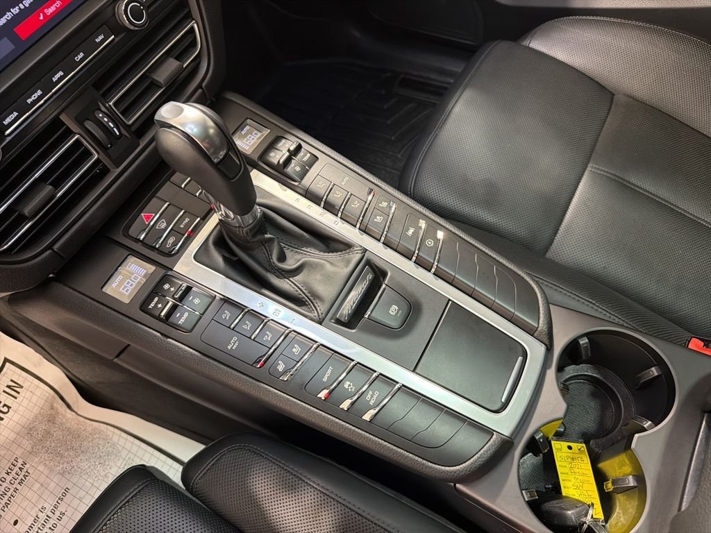 Used 2021 White Porsche Base image 17