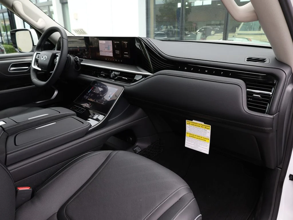 Certified Used 2026 White INFINITI LUXE image 23