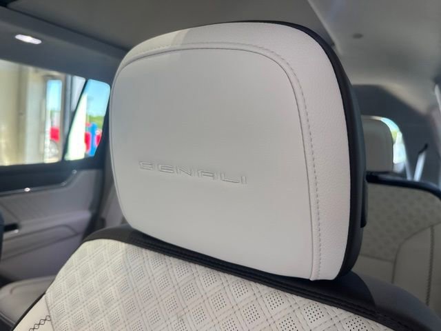 2026 GMC Acadia Denali - Photo 12