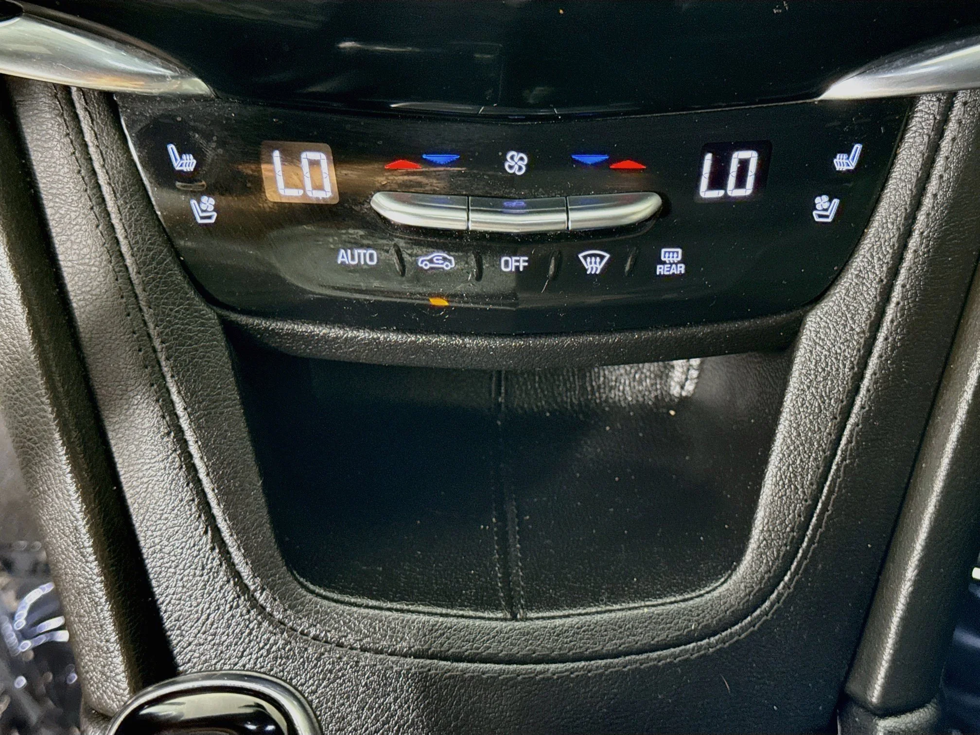Used 2022 CRYSTAL WHITE TRICOAT Cadillac Sport image 18