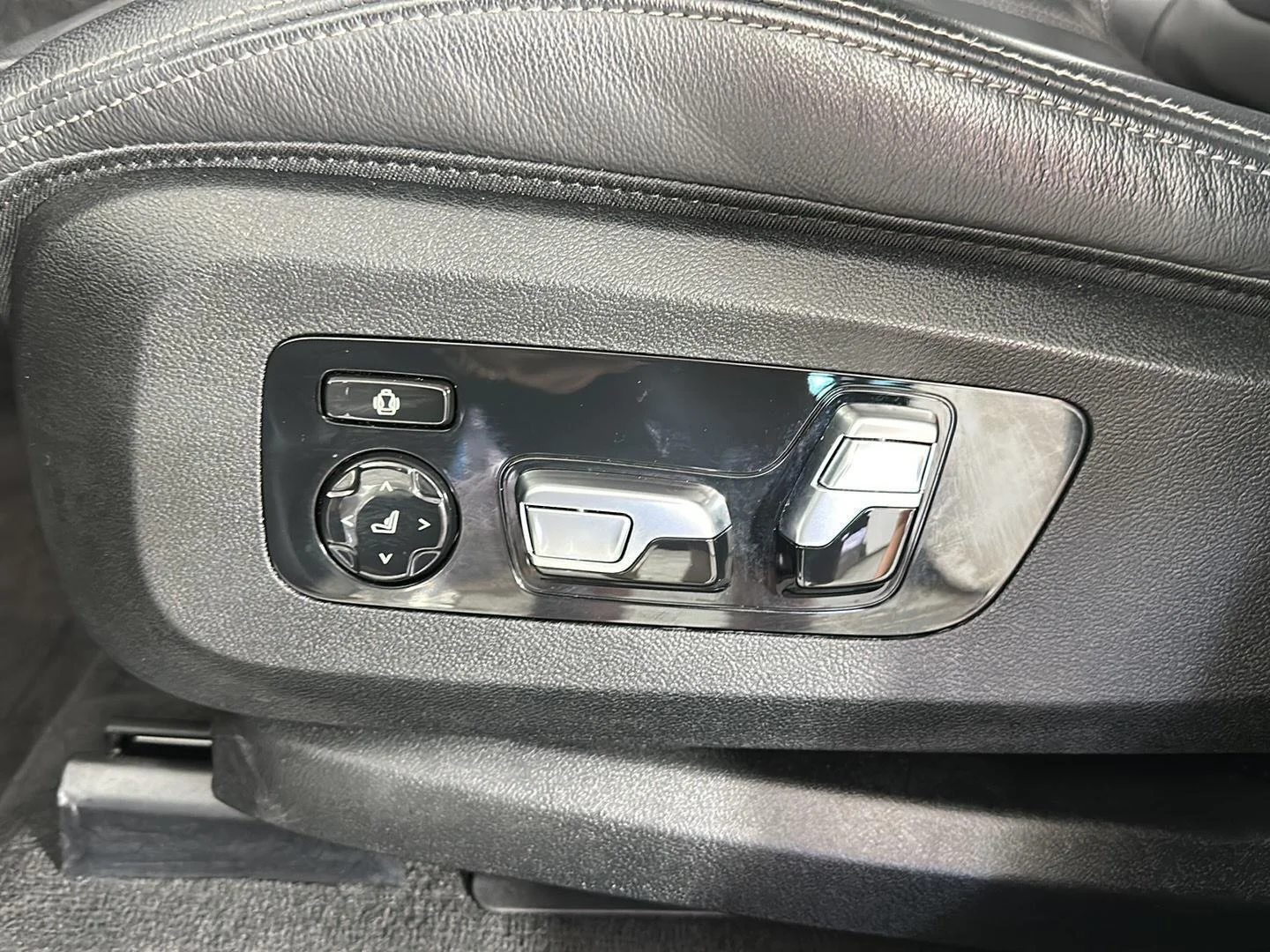 Used 2022 Mineral White Metallic BMW xDrive40i image 18