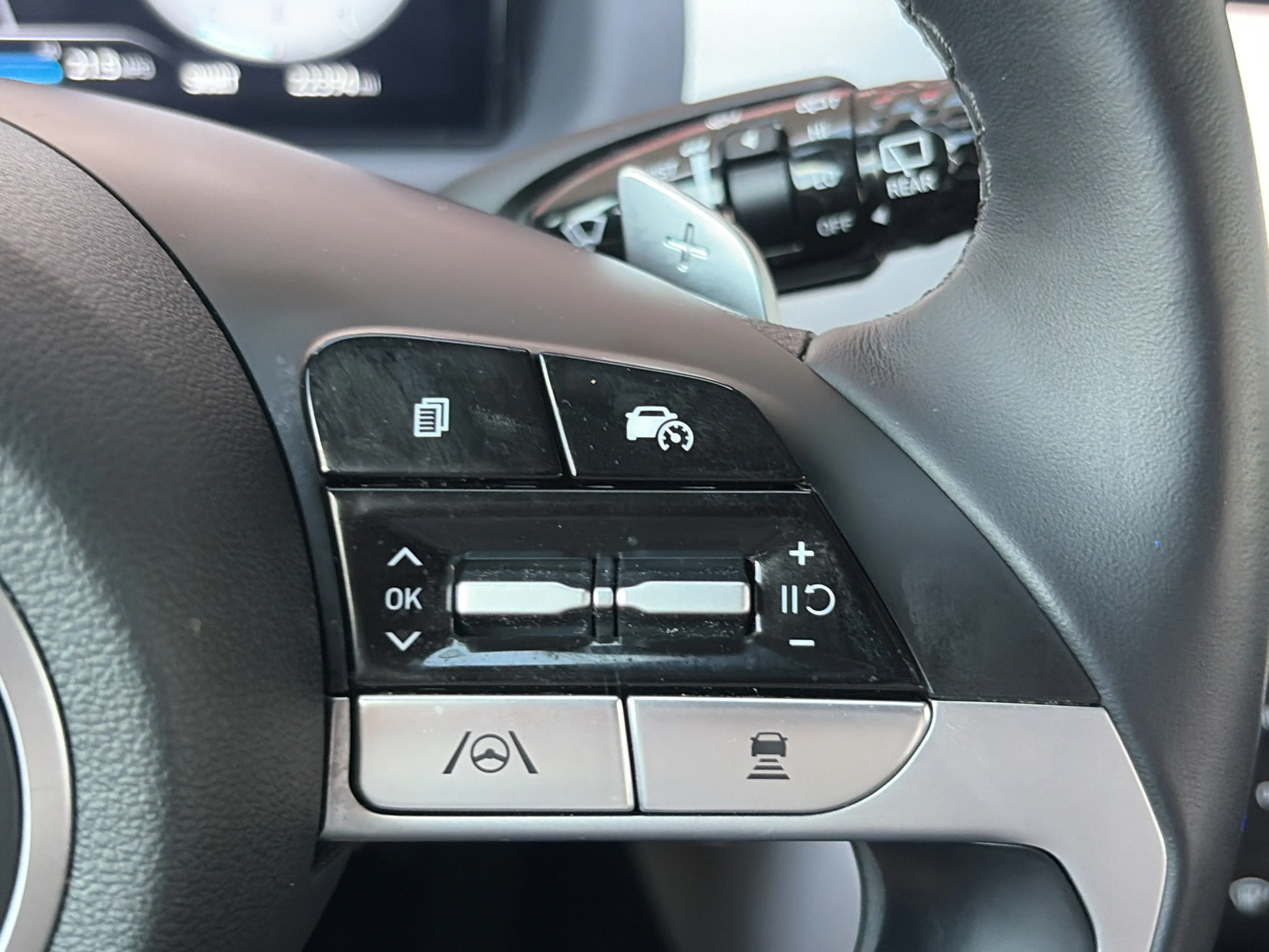Used 2024 White Pearl Hyundai Limited image 24