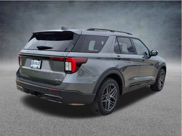 Used 2025 Gray Ford ST-Line image 7
