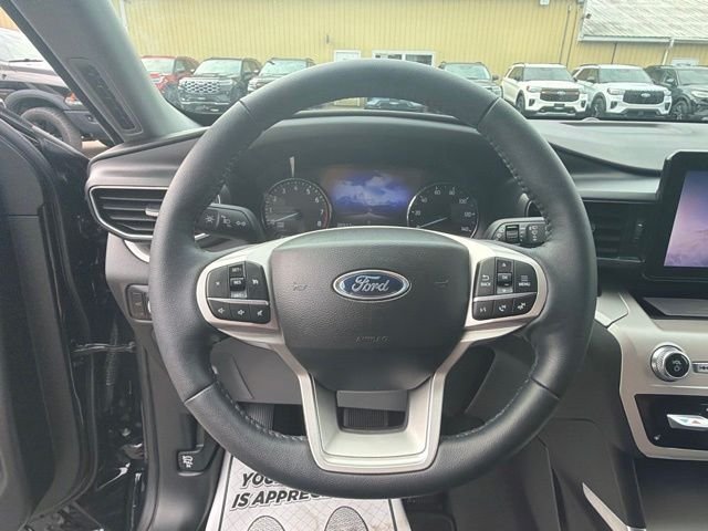 Used 2023 Black Ford XLT image 18
