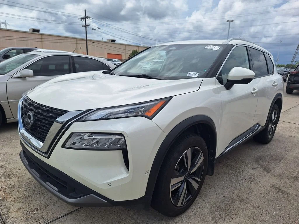 Used 2023 White Nissan SL image 1