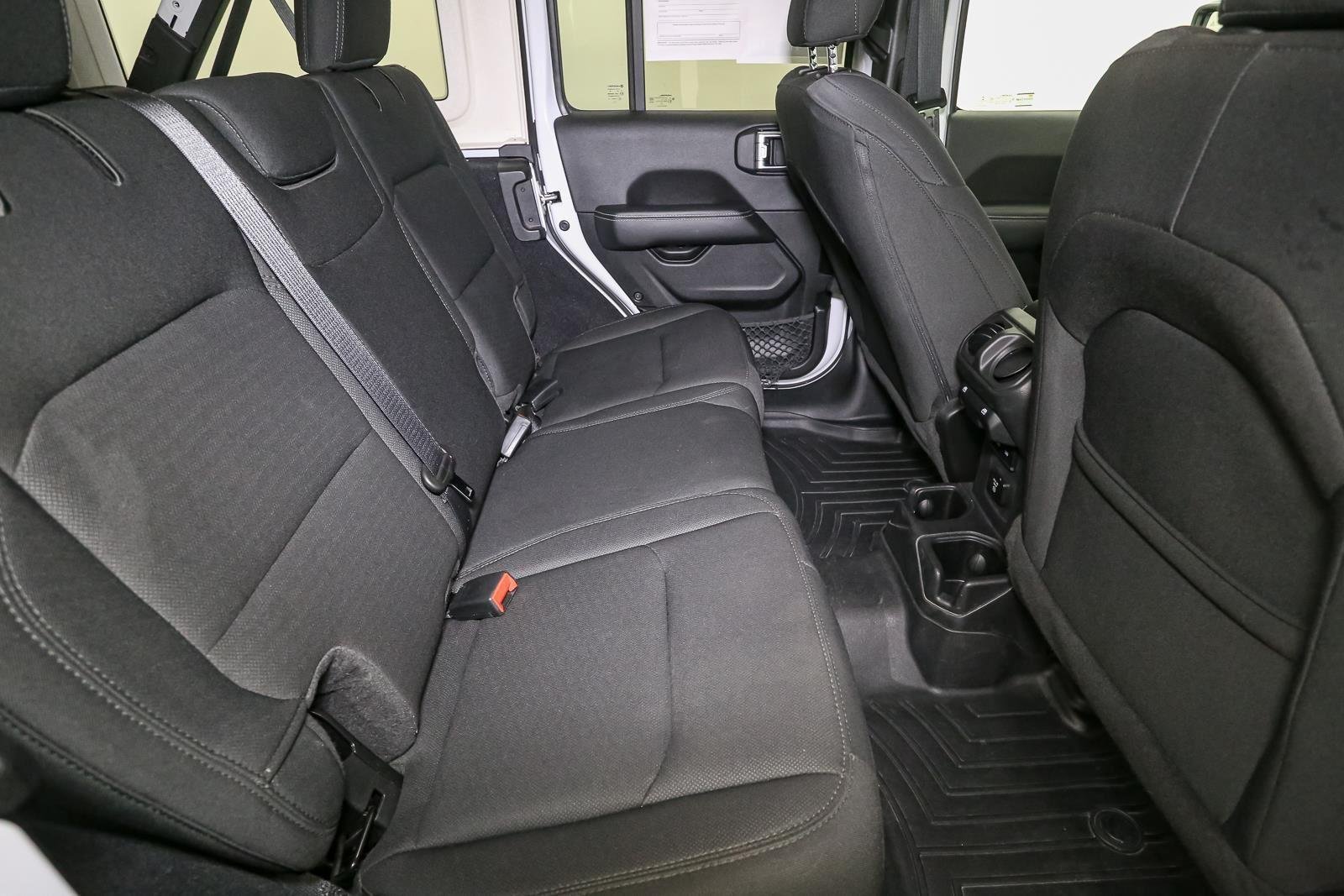 Used 2022 Bright White Clearcoat Jeep Unlimited Sahara image 23