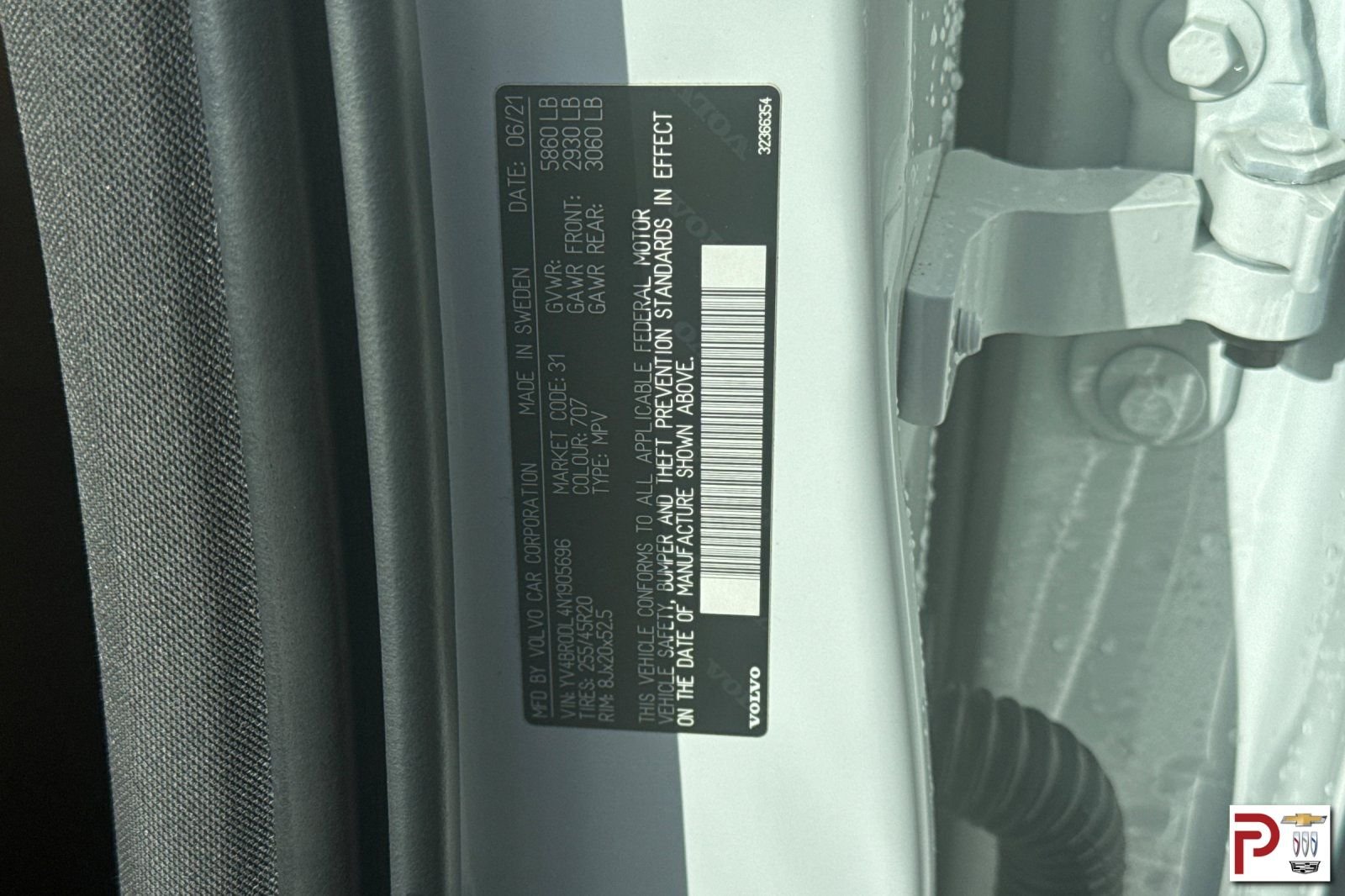 Used 2022 White Volvo T8 Inscription image 37