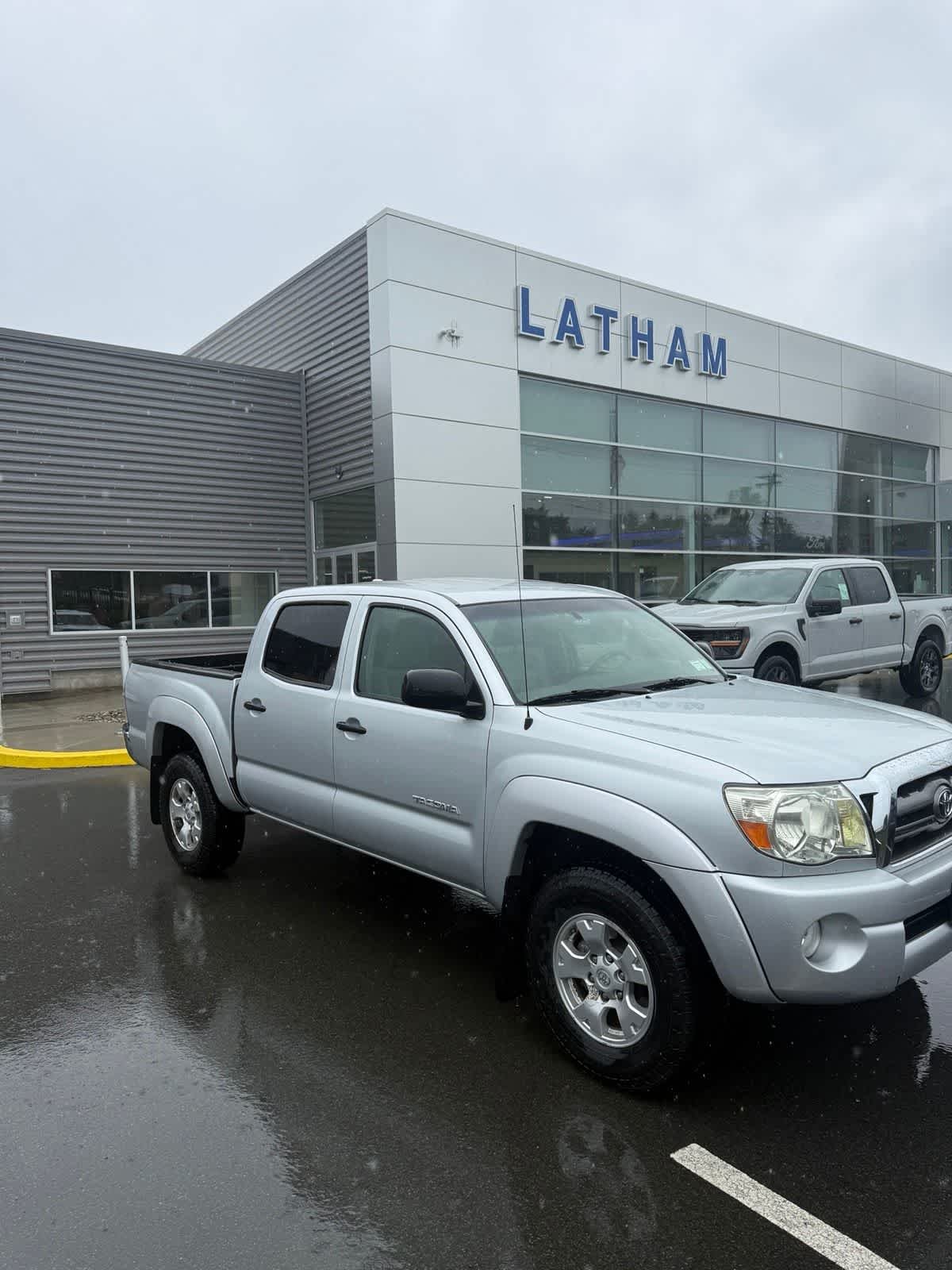 Used 2009 Silver Streak Mica Toyota  image 7