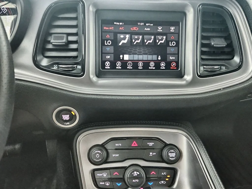 Used 2023 Black Dodge SXT image 29