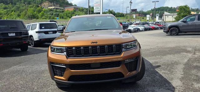 New 2026 Copper Shino Metallic Clear-Coat Exterior Paint Jeep Limited image 3