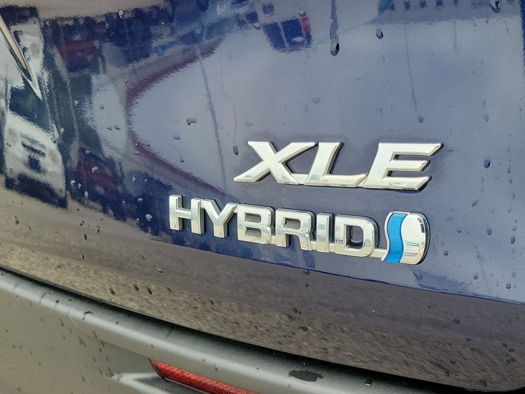 Used 2023  Toyota XLE image 6
