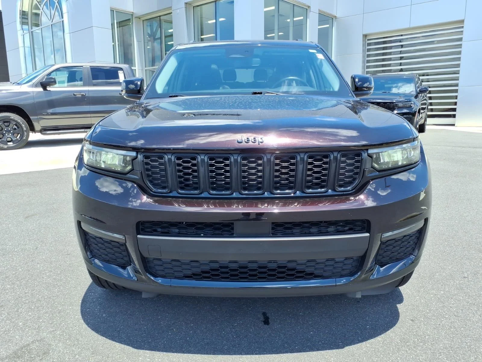 Used 2022 Ember Pearlcoat Jeep Limited image 15