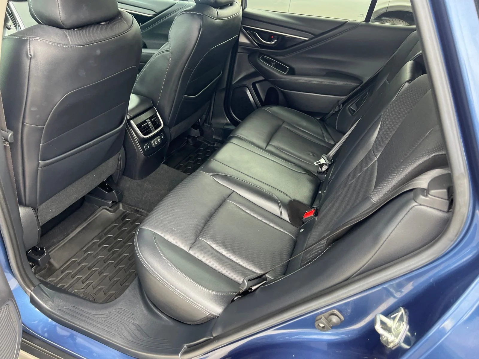 Used 2020 Abyss Blue Pearl Subaru Limited image 12