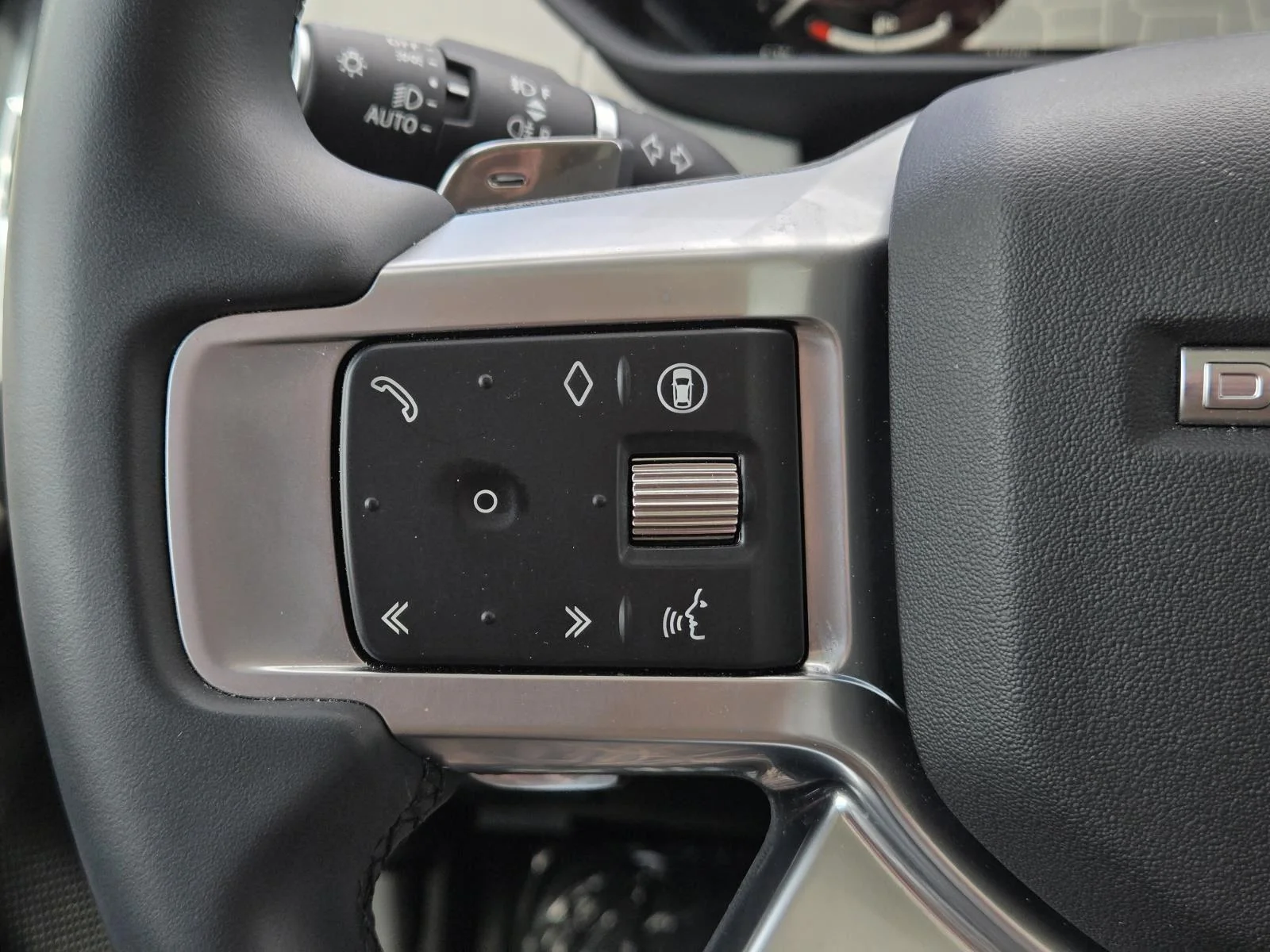 Certified Used 2025 Fuji White Land Rover S image 13