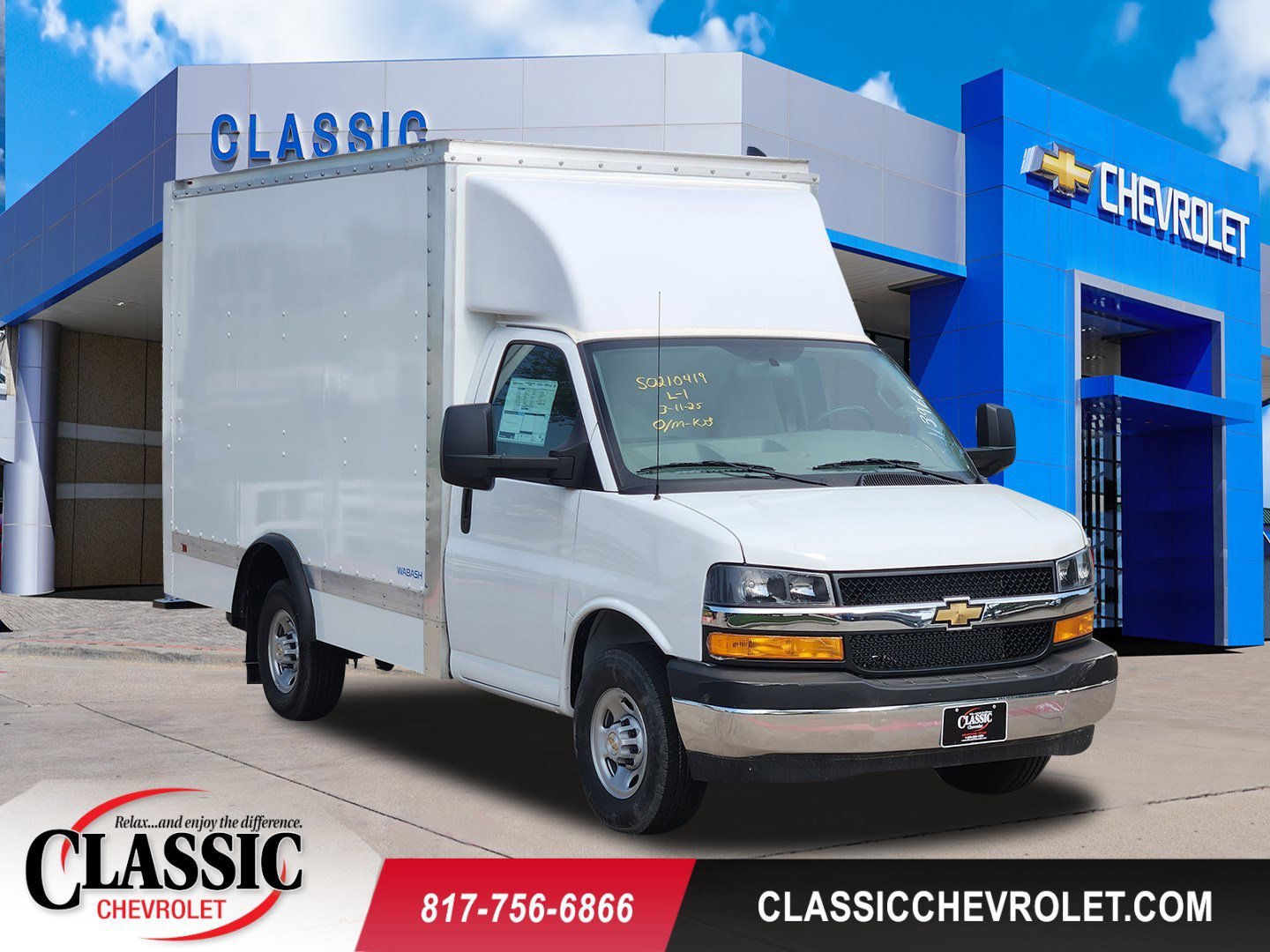 Summit White 2025 Chevrolet Express Chassis 3500 Cutaway 139 Van Rear-Wheel Drive 8-Speed Automatic