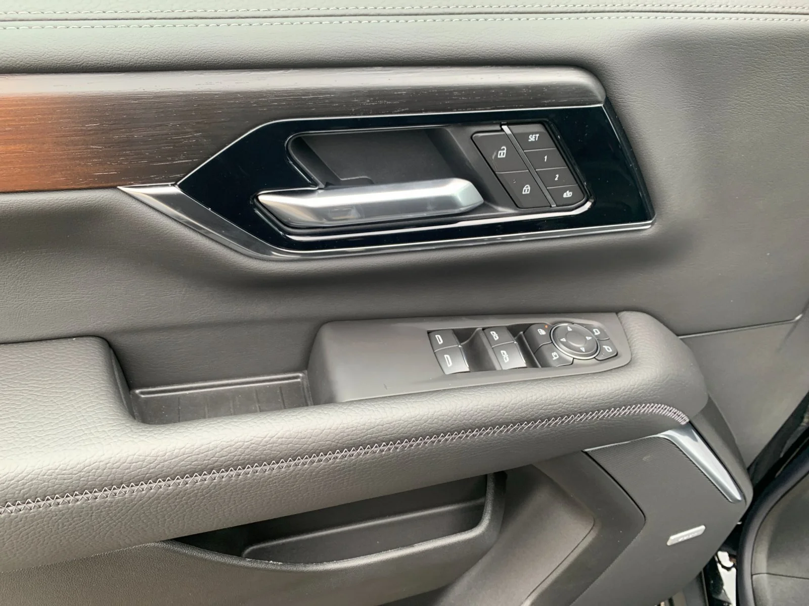 2026 GMC Yukon Denali - Photo 12