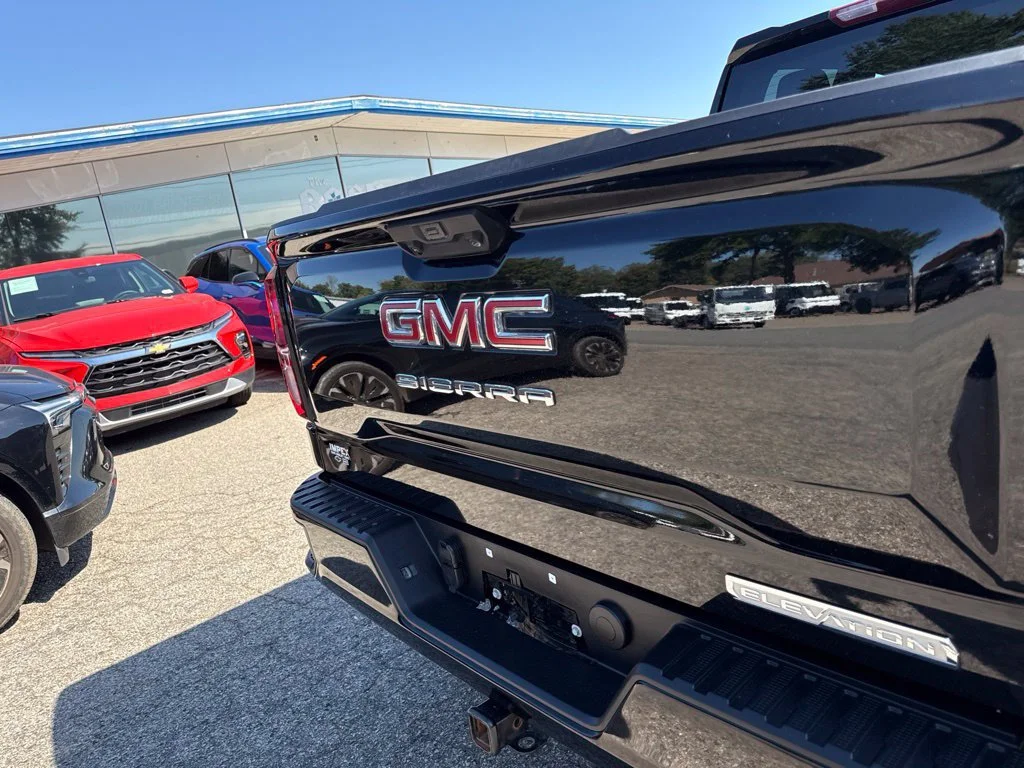 Used 2025 Onyx Black GMC Elevation image 34