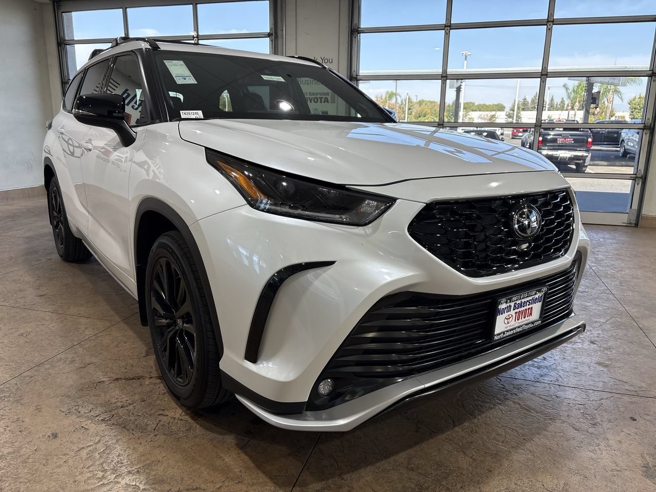 New 2026 Wind Chill Pearl <sup>1</sup> Toyota  XSE image 4