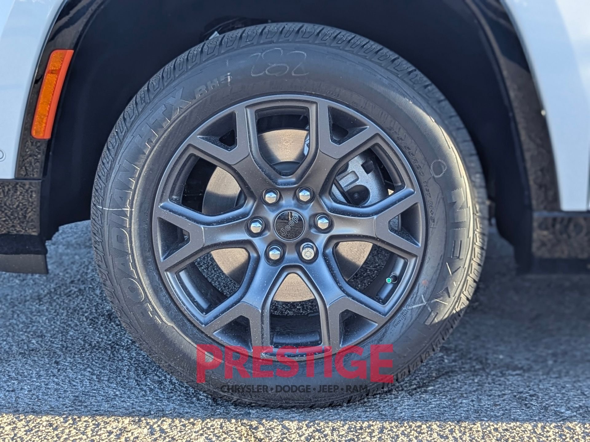 New 2026 Bright White Clear-Coat Exterior Paint Jeep Limited Altitude image 11