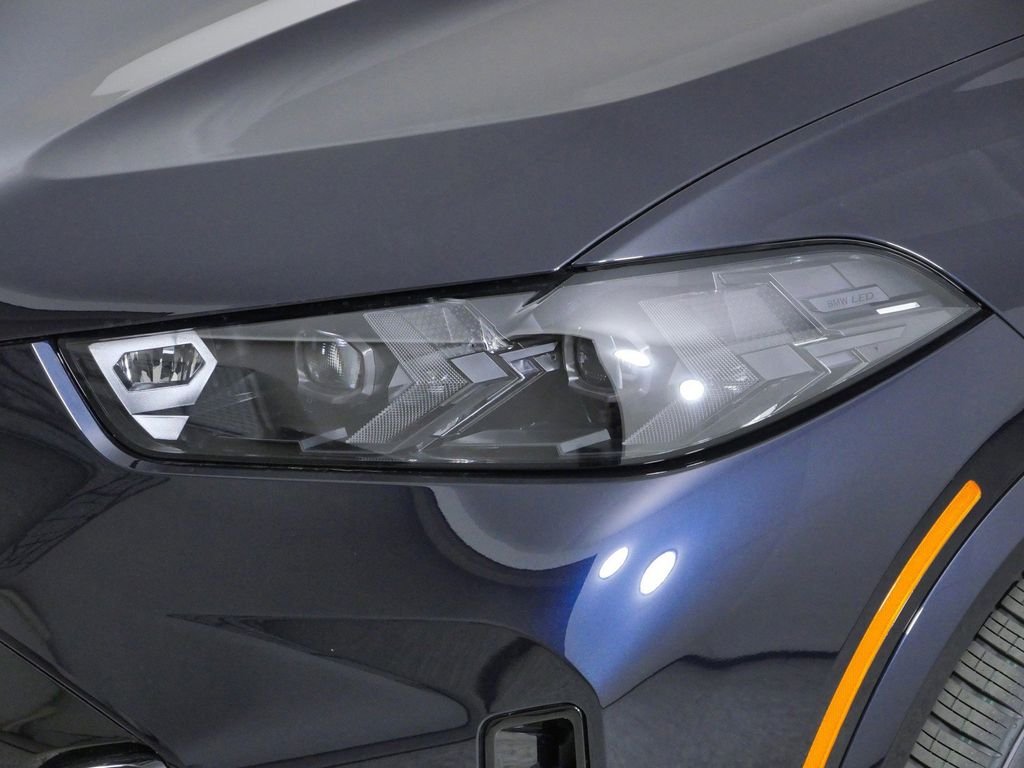 New 2026 Carbon Black Metallic BMW xDrive40i image 3
