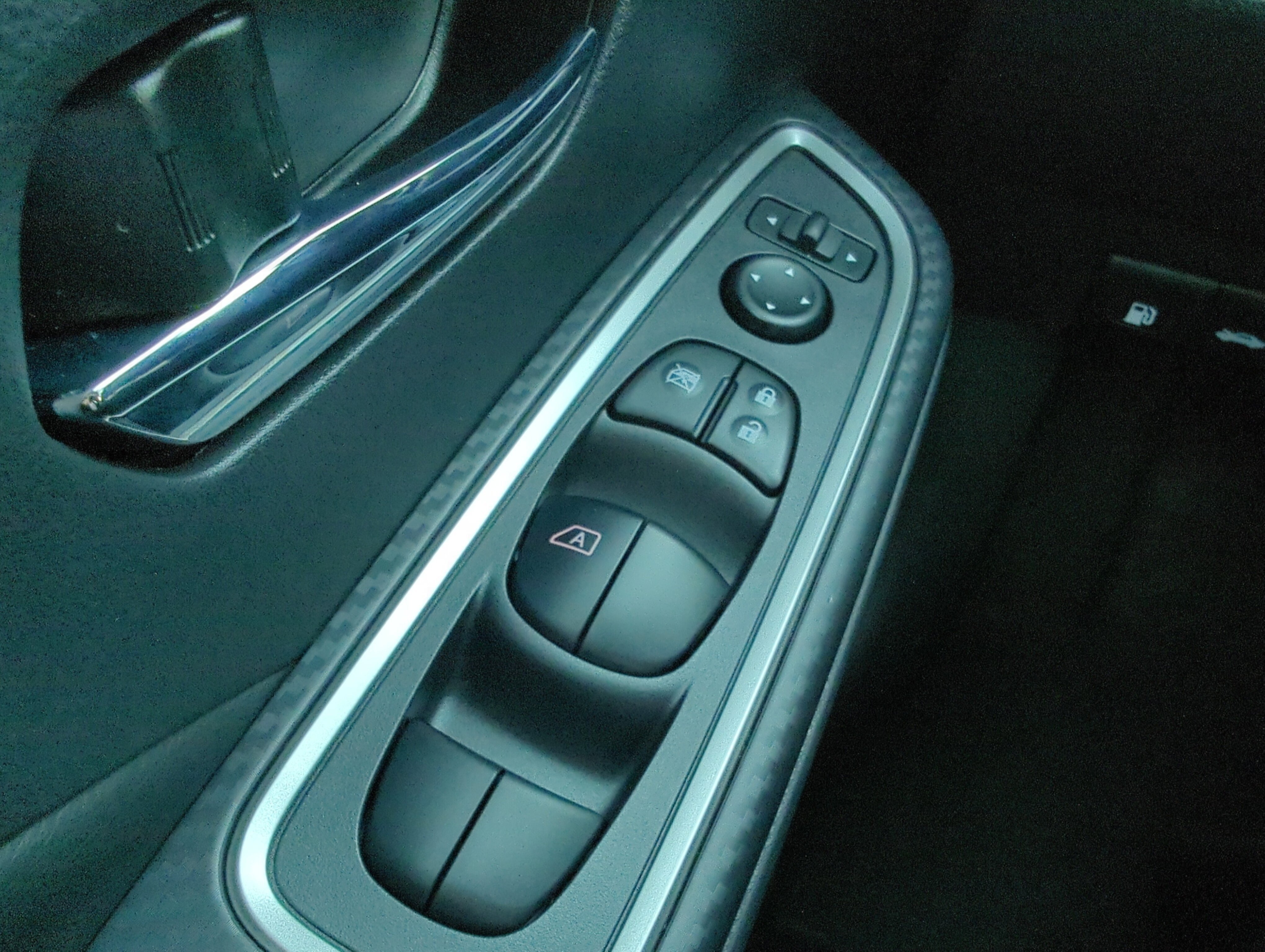 2025 Nissan Versa Sedan SR - Photo 23