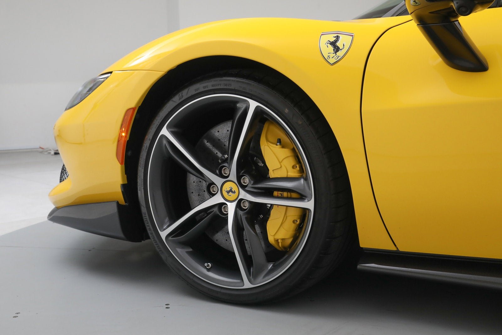 Used 2024 Giallo Modena Ferrari  image 18