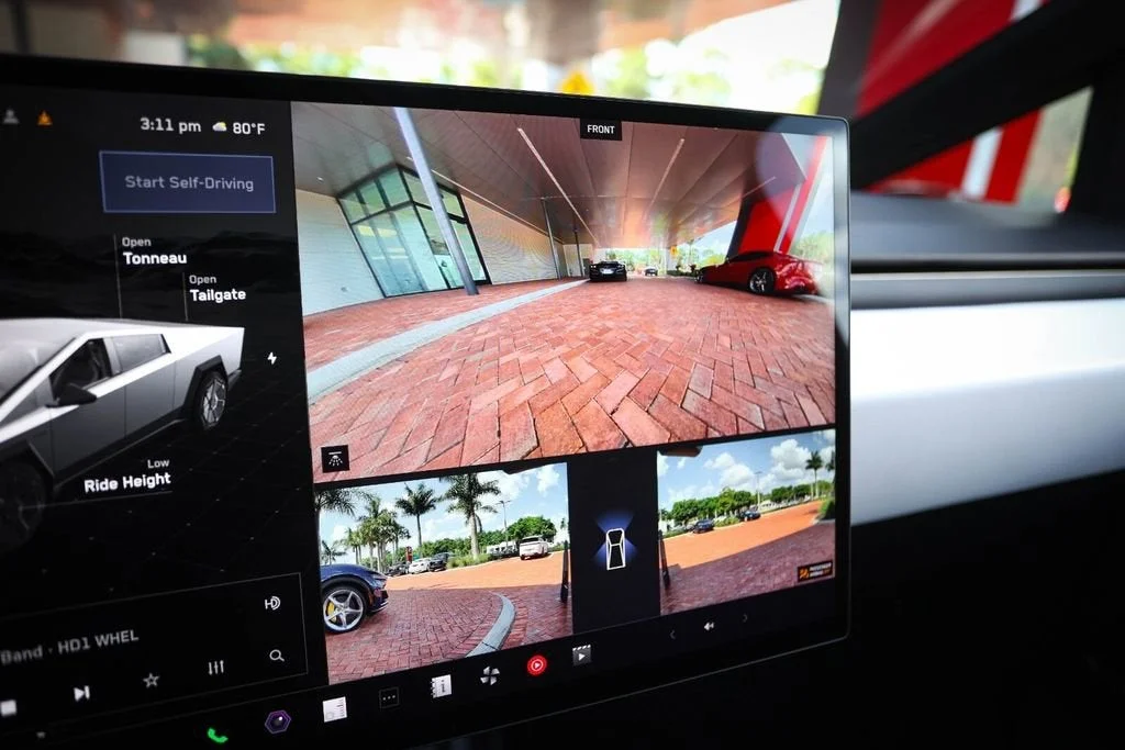 2024 Tesla Cybertruck Base - Photo 28