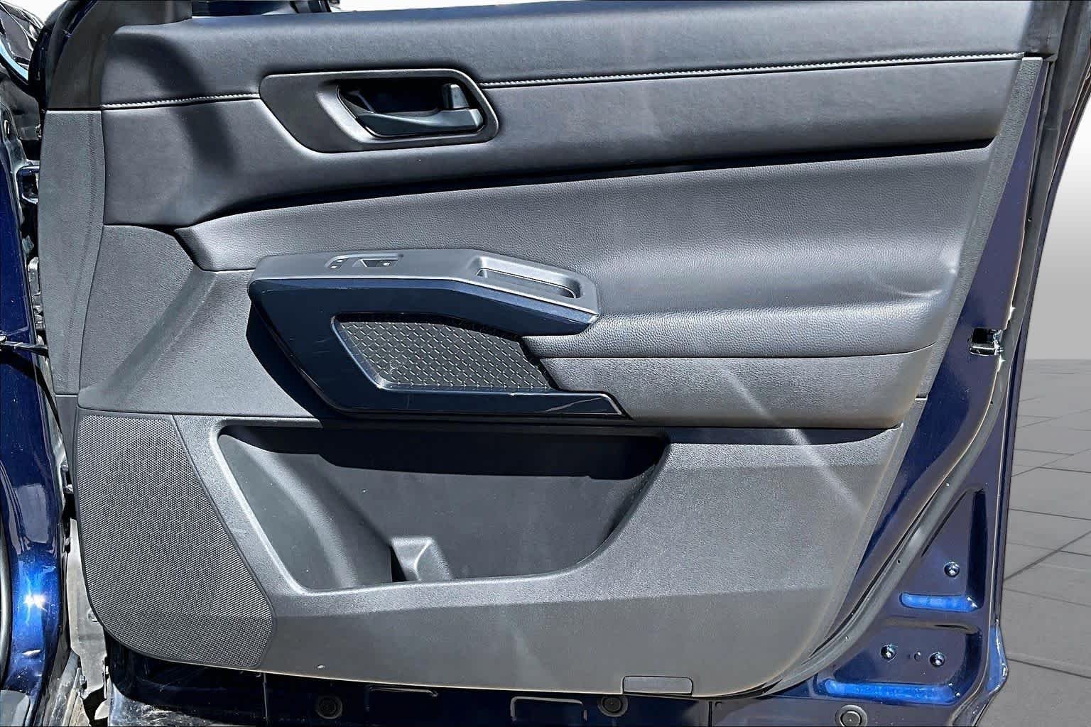 2025 Nissan Pathfinder SV - Photo 24