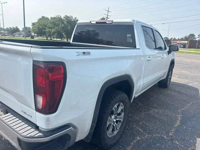Used 2025 Summit White GMC SLE image 3
