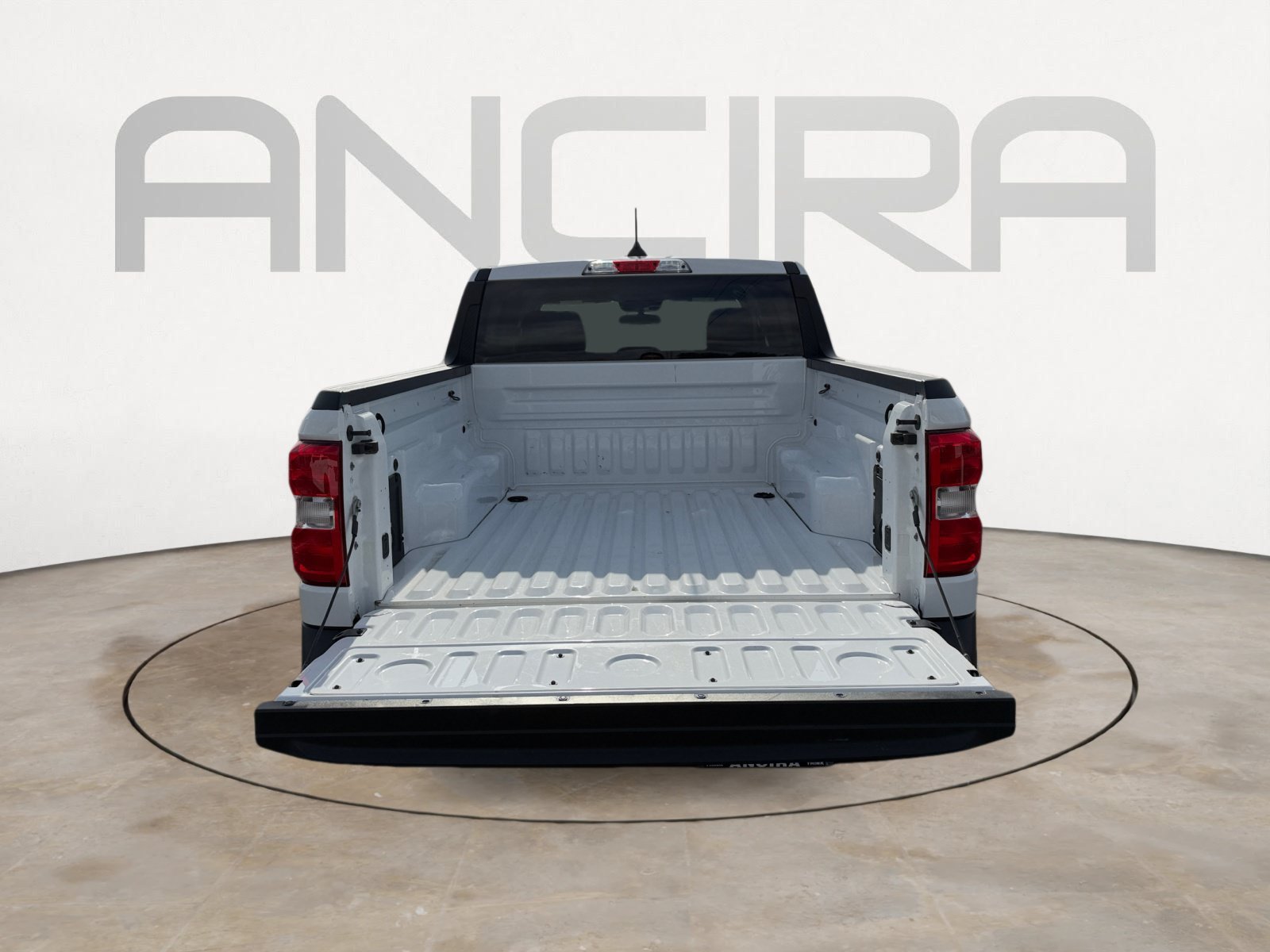 Used 2026 Oxford White Ford XLT image 9