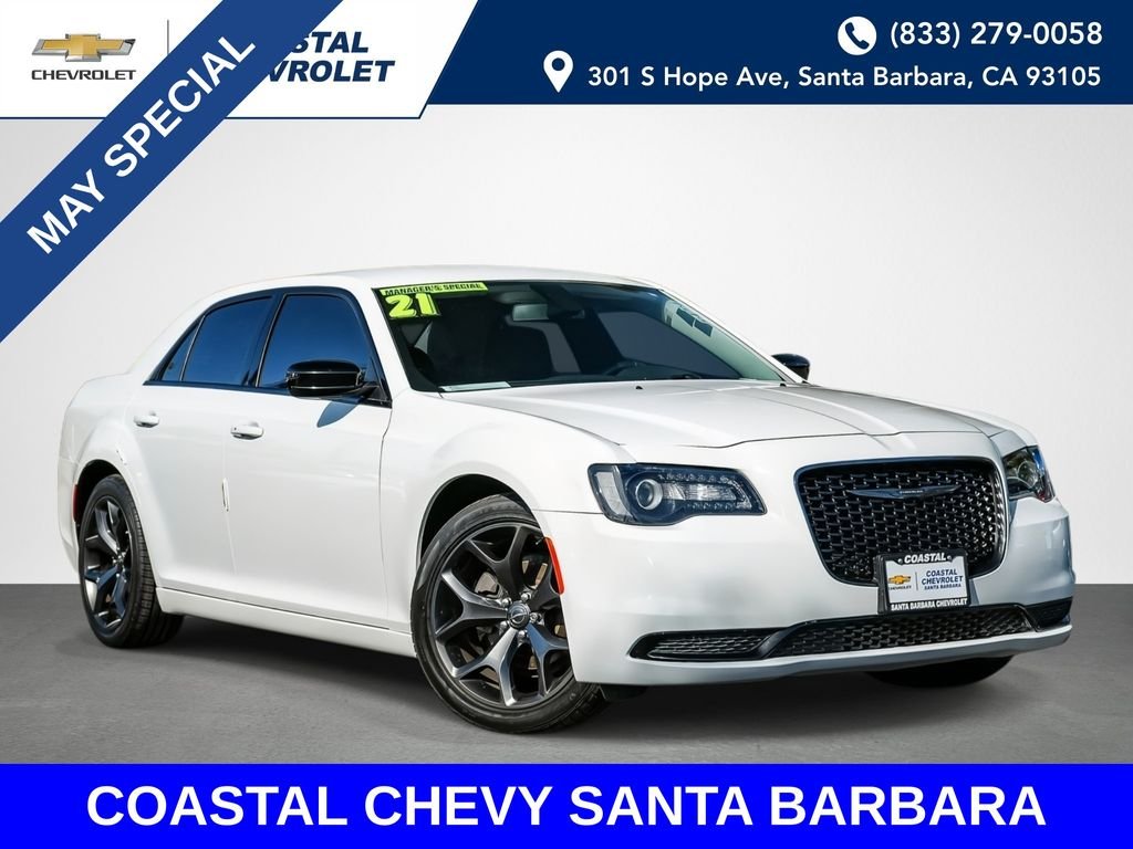 2021 Chrysler 300 Touring's photo