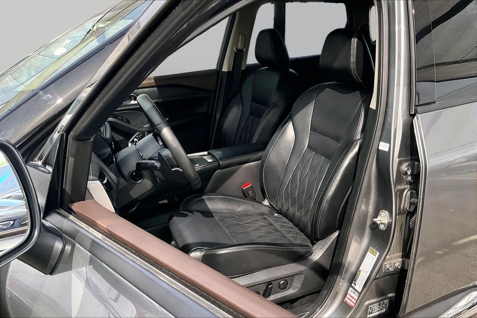 Used 2023 Gun Metallic Nissan Platinum image 8