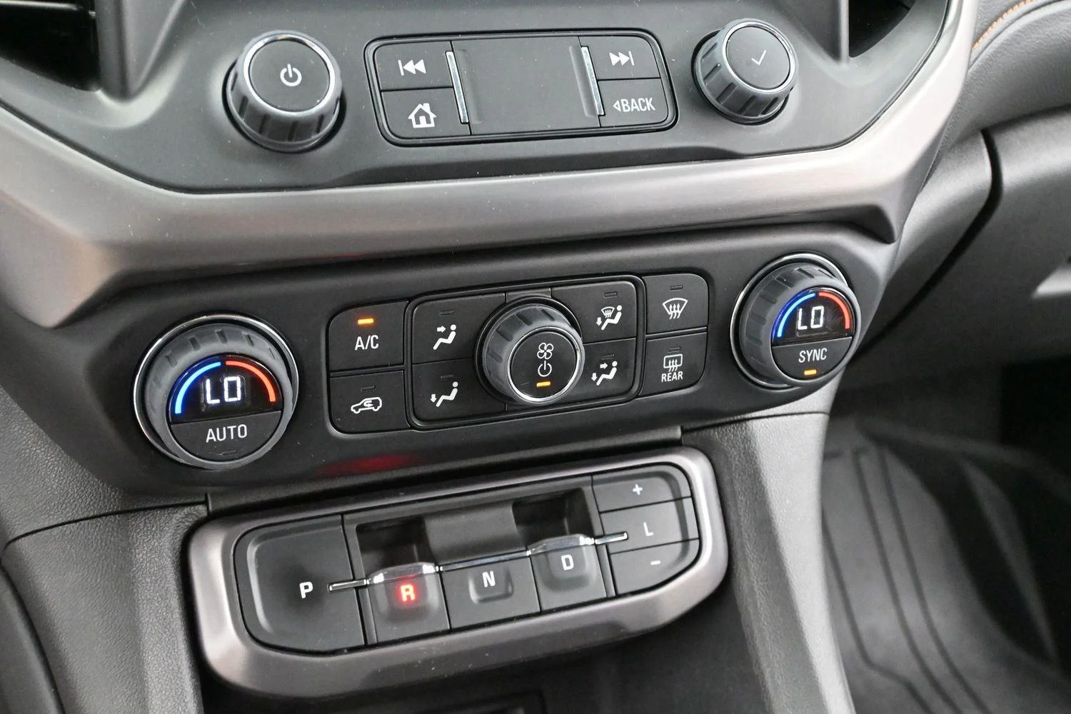Used 2023 Summit White GMC AT4 image 24