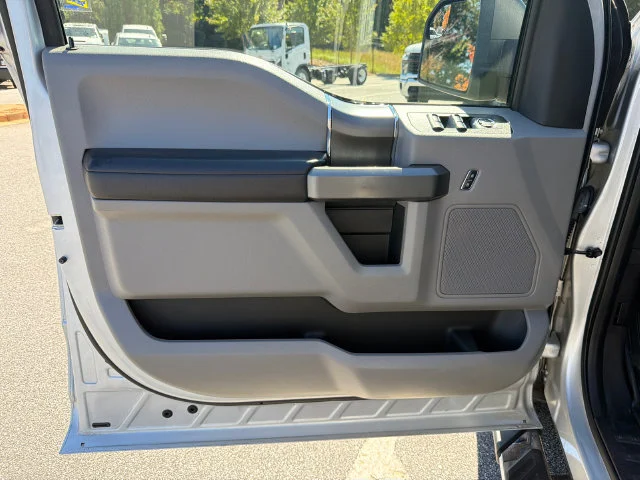 Used 2018 Silver Ford XLT image 10