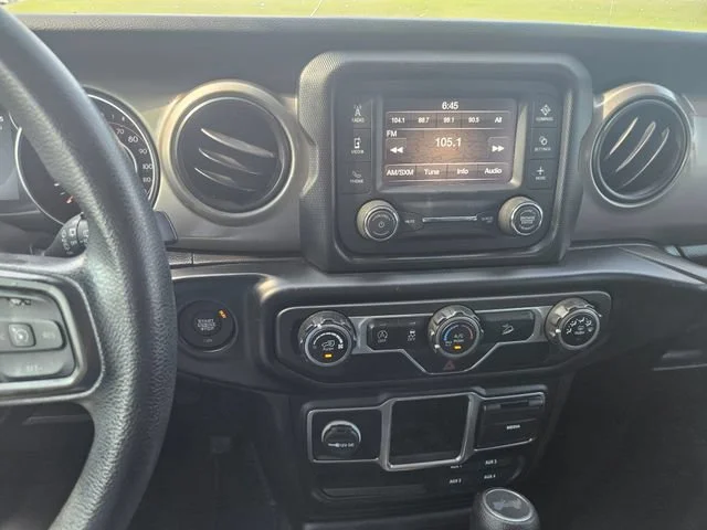 Used 2021 Silver Jeep Unlimited Sport image 17