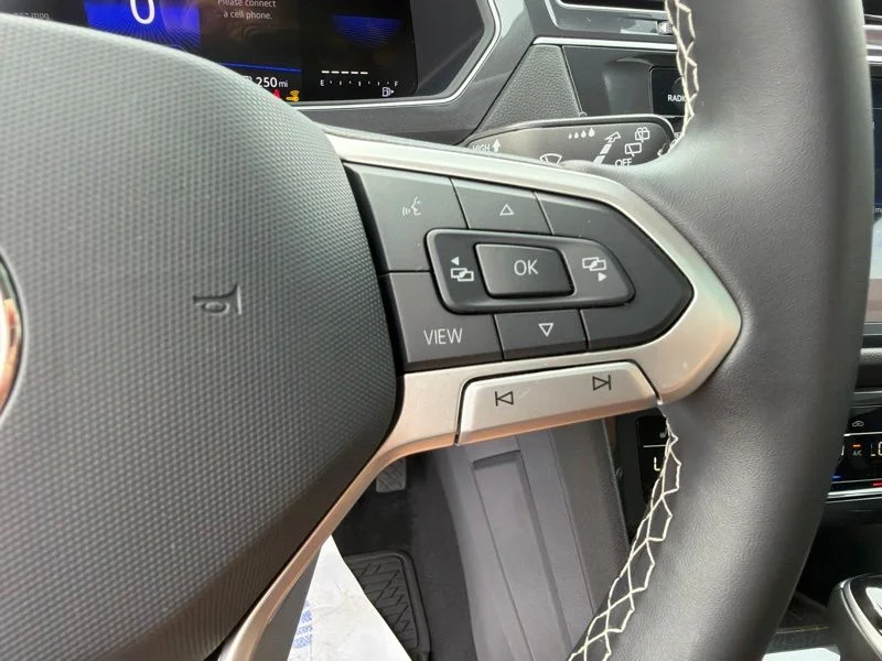Certified Used 2024  Volkswagen 2.0T SE image 29