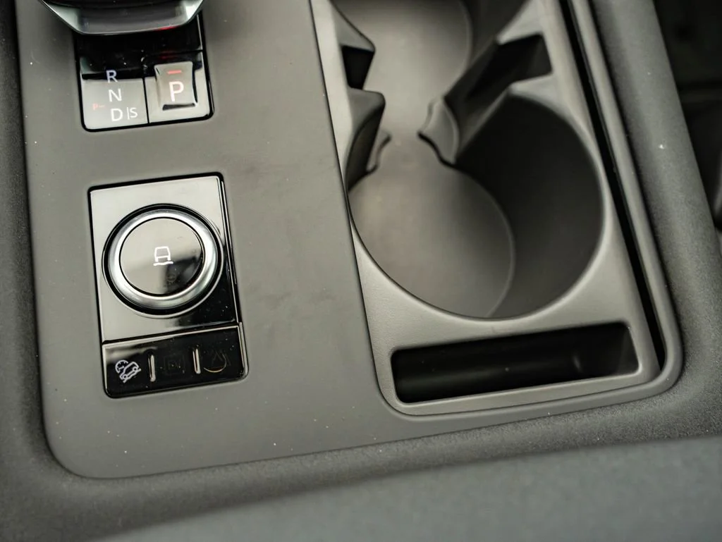 New 2026 Carpathian Gray Premium Metallic Land Rover Gemini Edition image 38