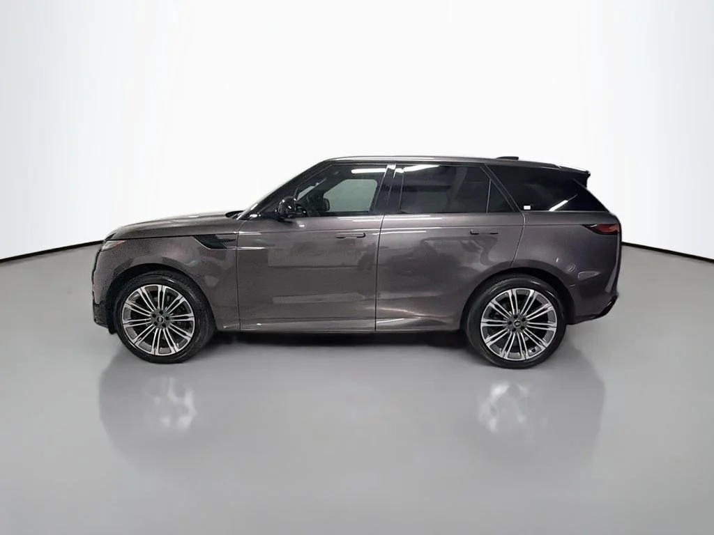 Certified Used 2024  Land Rover Dynamic SE image 2