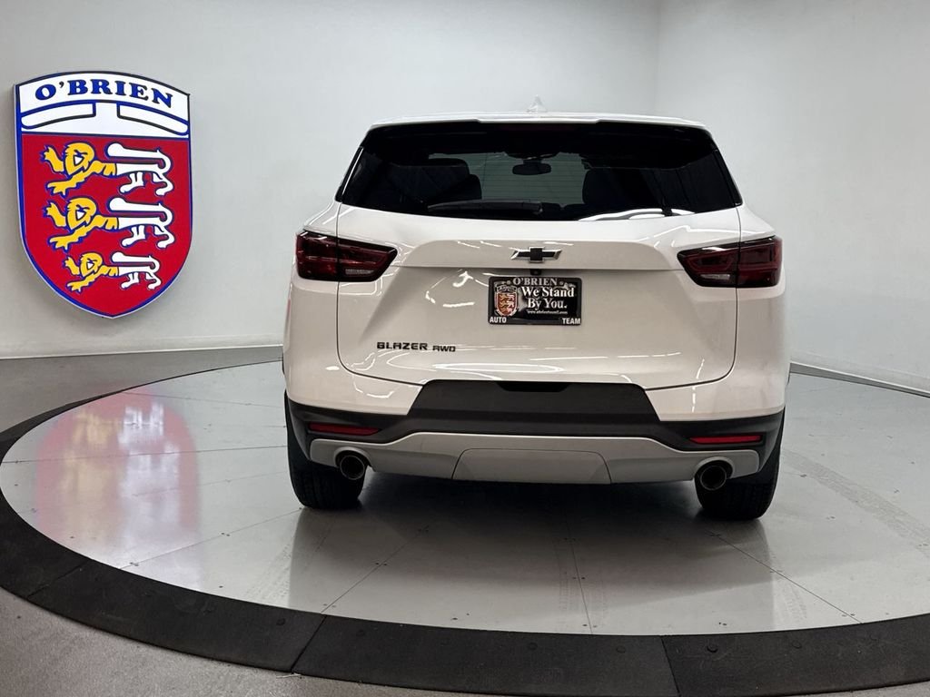 Used 2024 Summit White Chevrolet LT image 34
