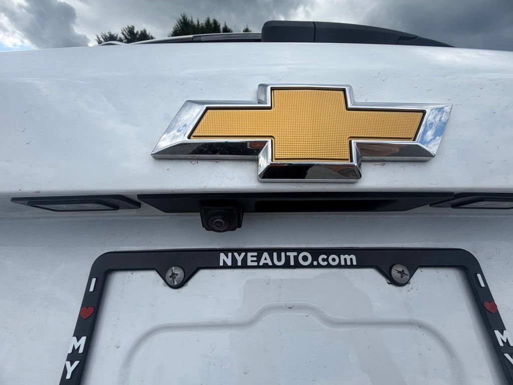 Used 2026 Summit White Chevrolet LT image 43
