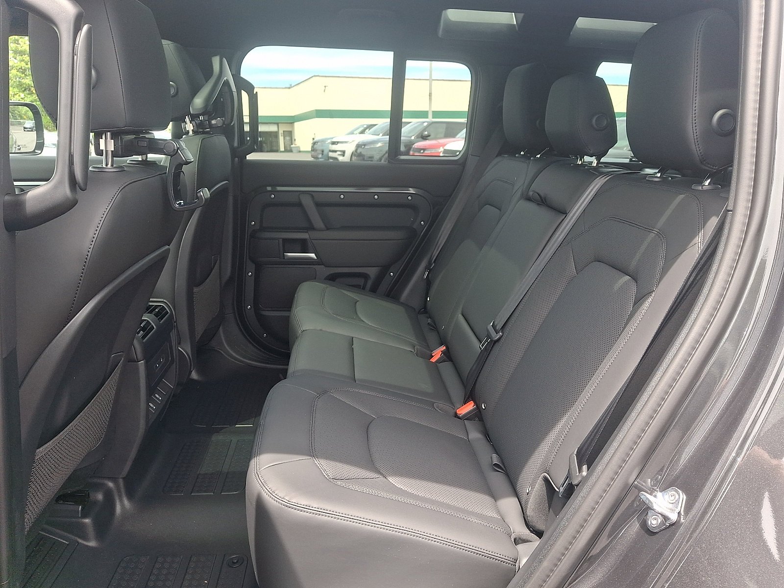 New 2026 Carpathian Grey Land Rover X-Dynamic SE image 6