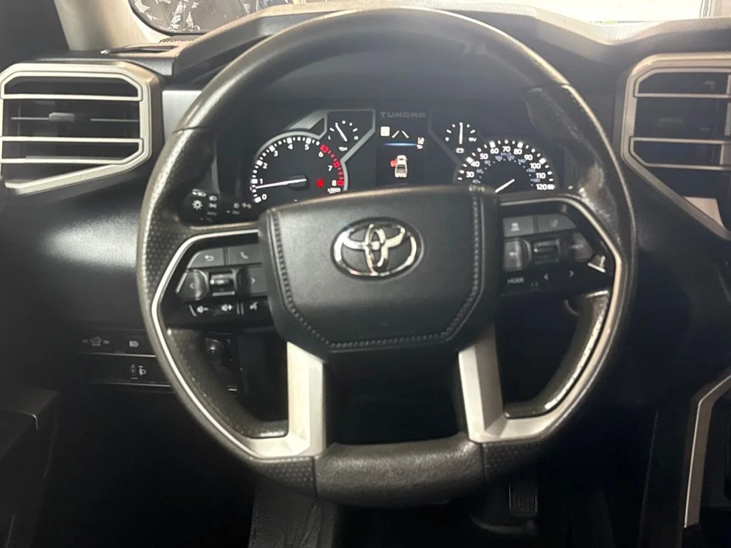 Used 2022 White Toyota SR5 image 18