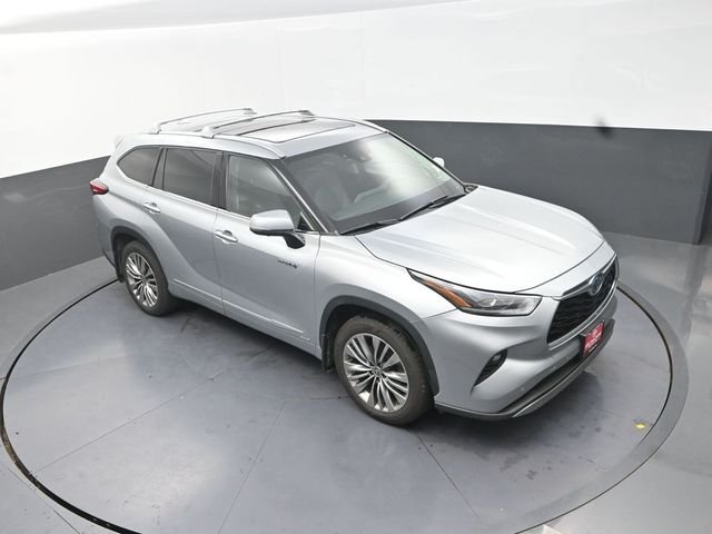 Used 2021 Silver Toyota Platinum image 23