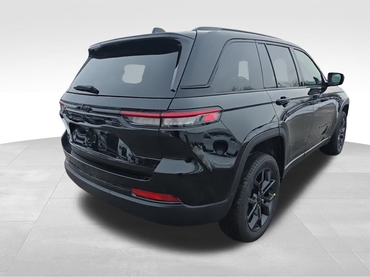 New 2025 Diamond Black Crystal Pearl-Coat Exterior Paint Jeep Limited image 7