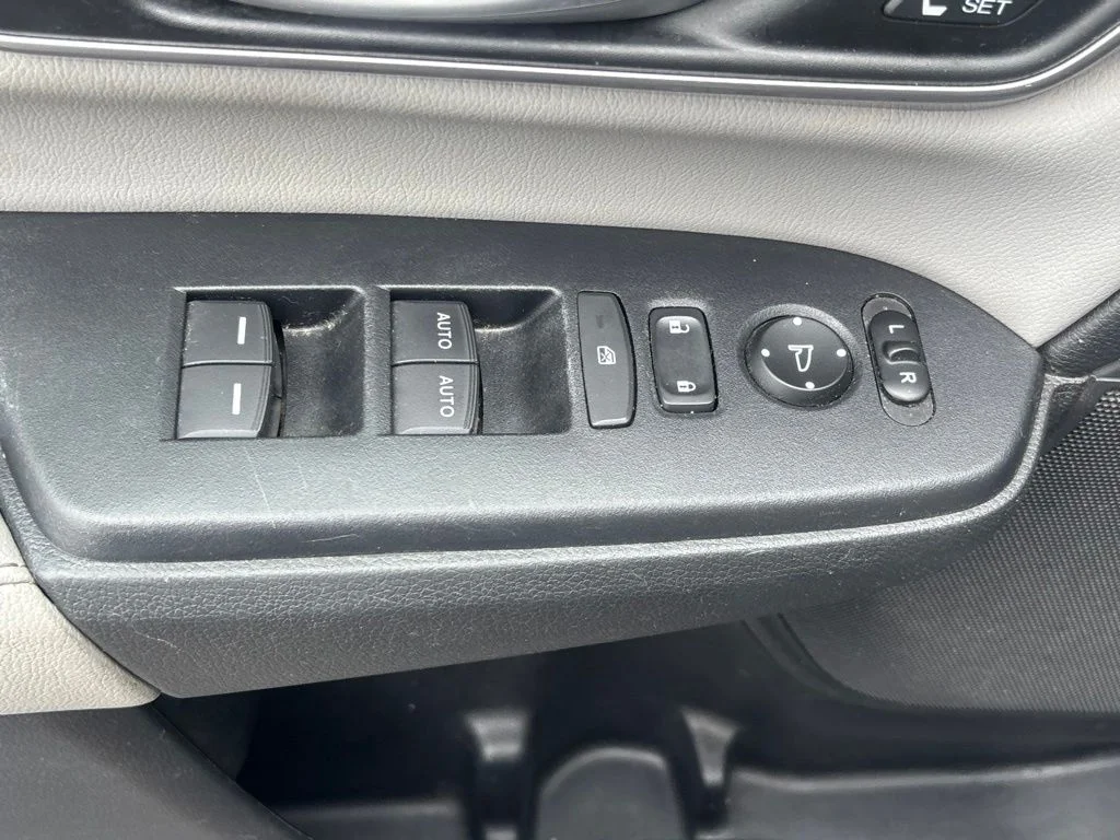 Used 2019  Honda EX-L image 7