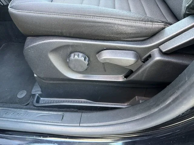 Used 2022 Black Ford SE image 20