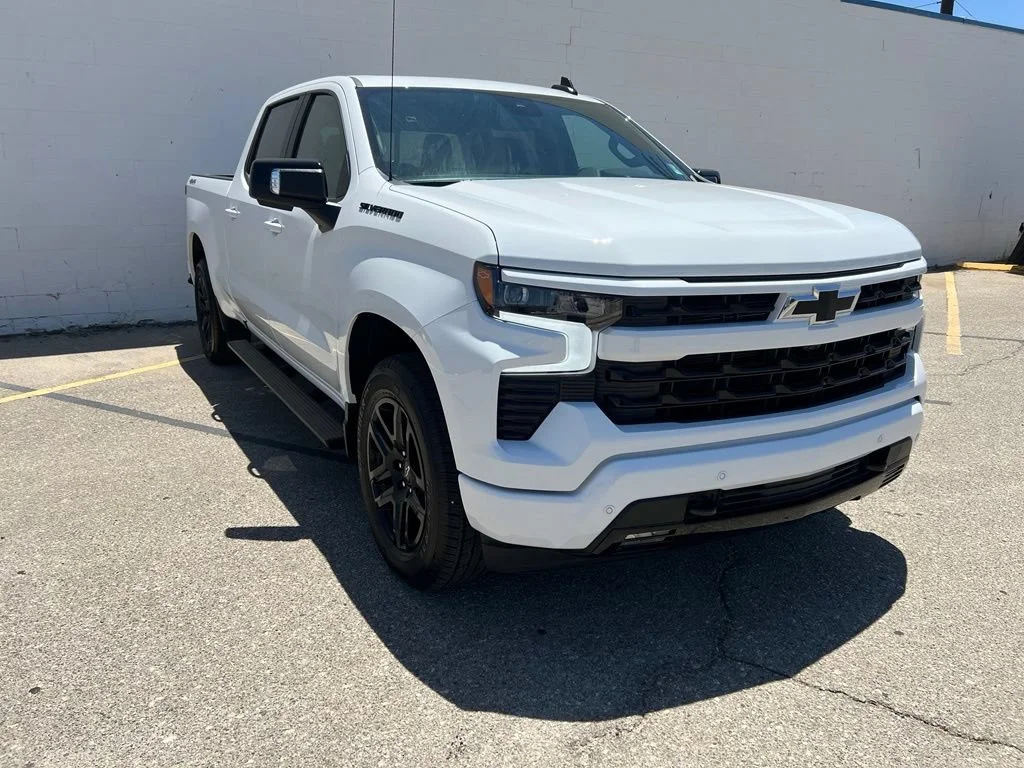 New 2026 Summit White Chevrolet RST image 8