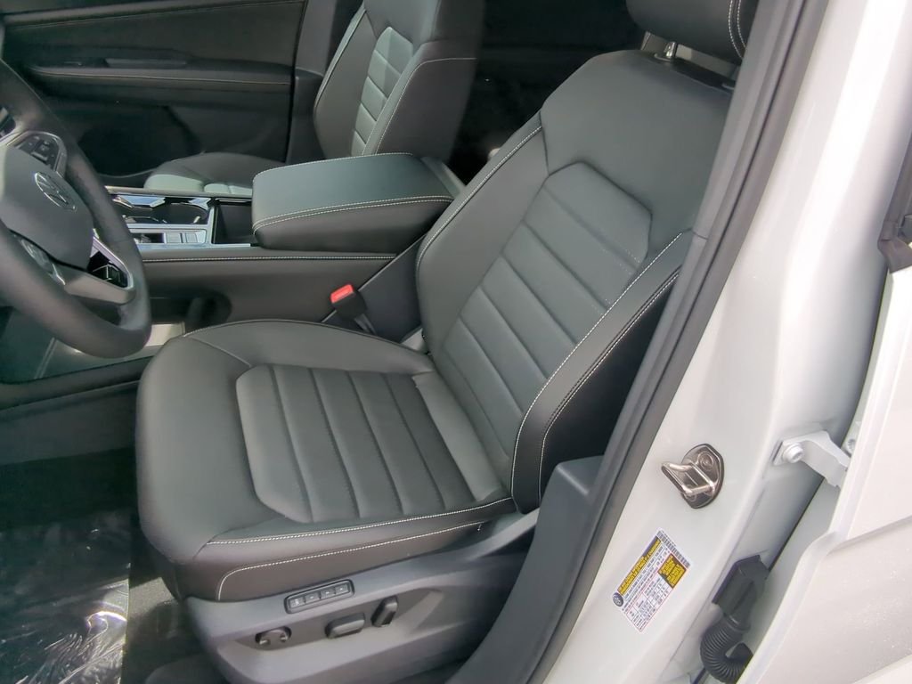 New 2026 White/off-white Volkswagen 2.0T SEL R-Line Black image 21