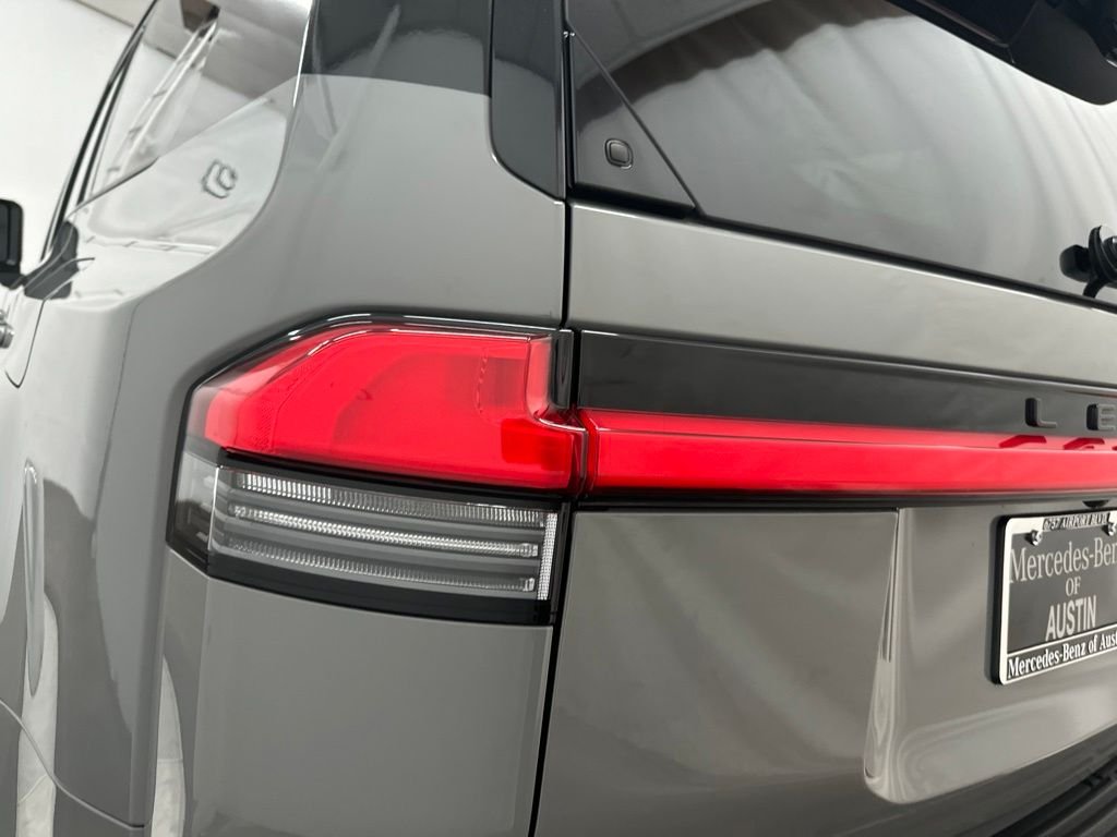 Used 2024  Lexus 550 Luxury+ image 13