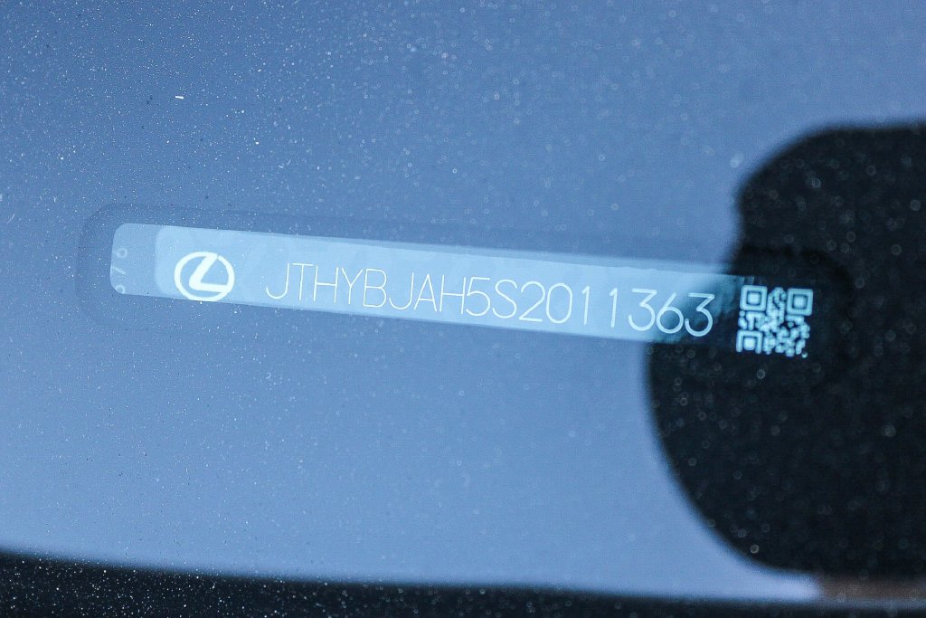 2025 Lexus UX Hybrid 300h - Photo 28